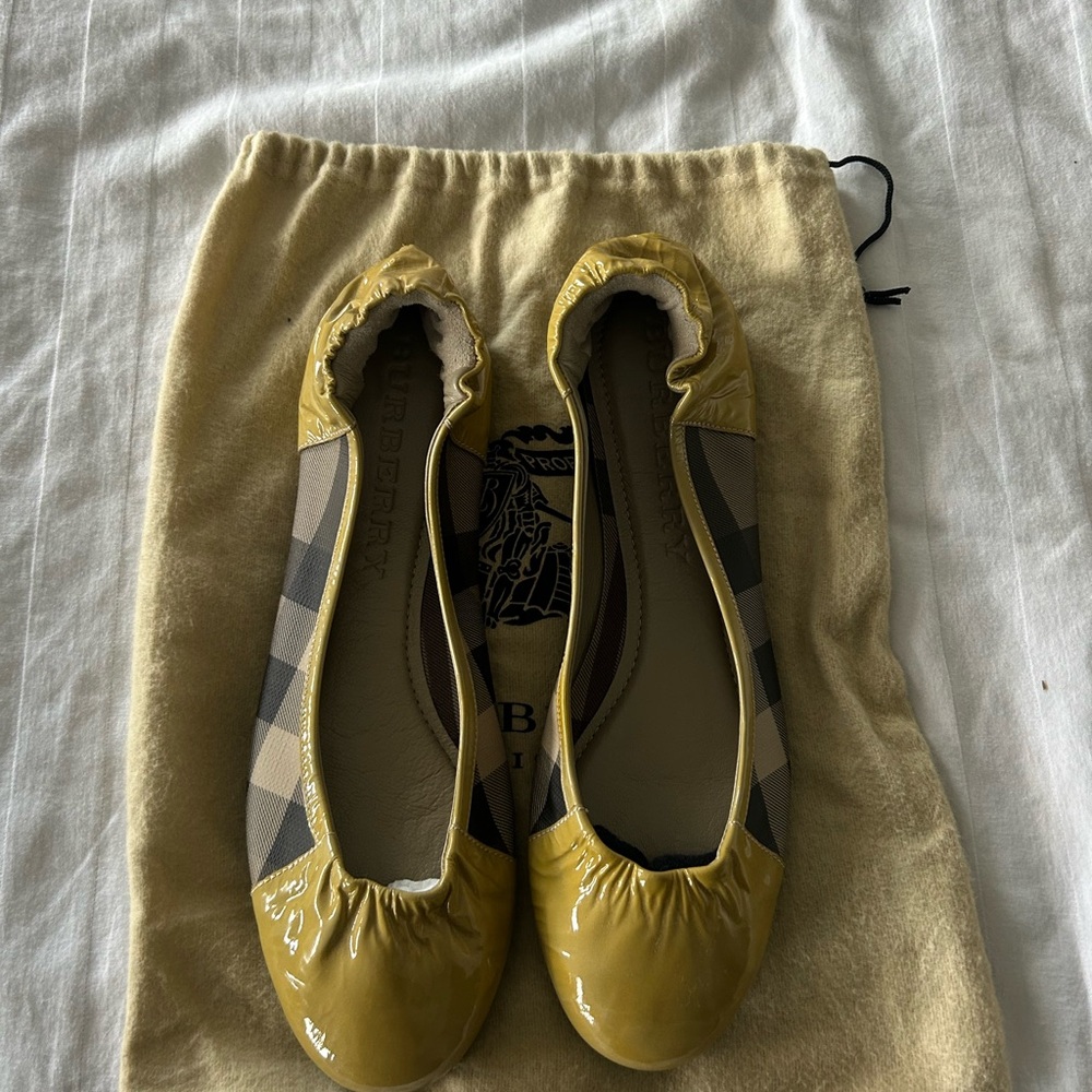 Burberry Beige Leather Detail